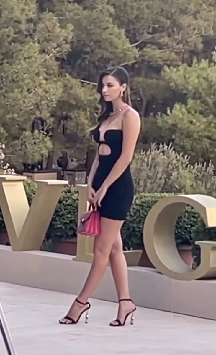 QUEEN ❤️‍🔥 #AfraSaraçoğlu 

BulgarixVogue 
#YalıÇapkını