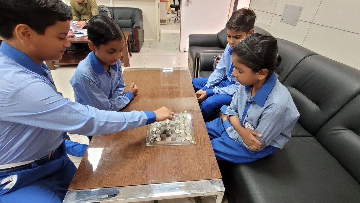 #InternationalChessDay #ChessDay #chessday2023 #chesslover 
Most active #volunteer & Vice Principal Ms Bharti Kalra DONATED GLASS CHESS SET WITH GLASSBOARD for 2800 students of class 4-12 @SvRohini Distt NWB. 
HoS: Awadhesh K Jha 
V.I.: Devika 
CRCC: Aarti 
DURCC: Pardeep Kumar