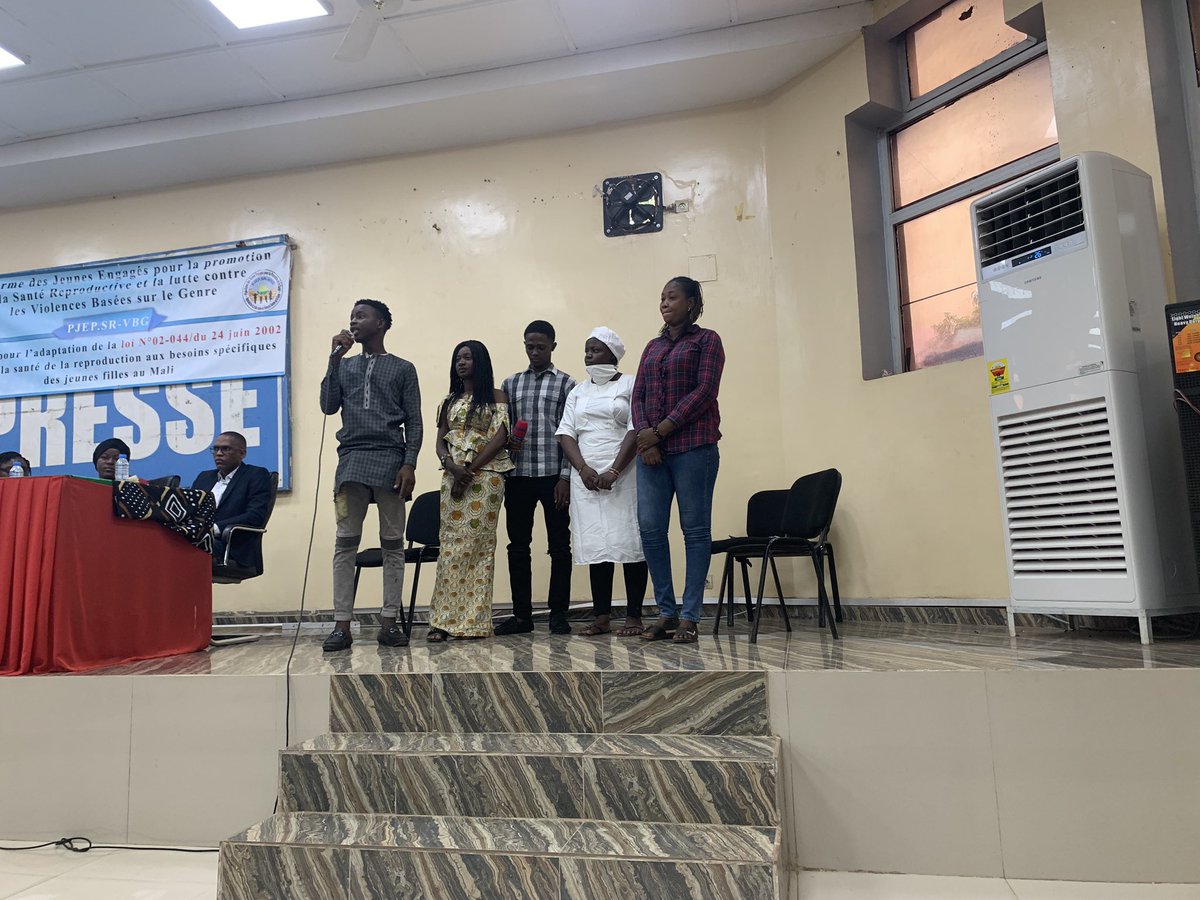 Retour en image :
L’audience a eu droit à une prestation de sketch sur le thème : les difficultés liées à l’accès des jeunes aux services de santé pour la prise en charge de leurs besoins spécifiques
<a href="/ONASR/">Osman Nasr</a>
#MinistèredelaSantéetduDéveloppementSocial
#touspouruneloiSRplusinclusive