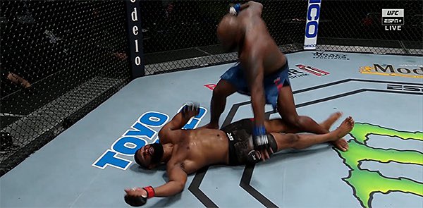 Derrick lewis almost cracked Curtis Blaydes skull open with this one https://t.co/suqEp9KHjV https://t.co/kH85b3mIWh