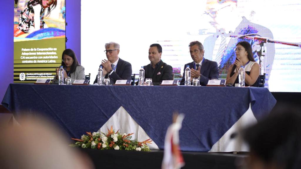 #Quito📍Hoy, inauguramos el seminario: “El Futuro de la Cooperación y de las Adopciones Internacionales en América Latina”. En el que participan:

✅Delegados de la Comisión de Adopciones de Italia
✅Autoridades centrales de: Colombia, Perú, Chile, Uruguay, Paraguay, Brasil y