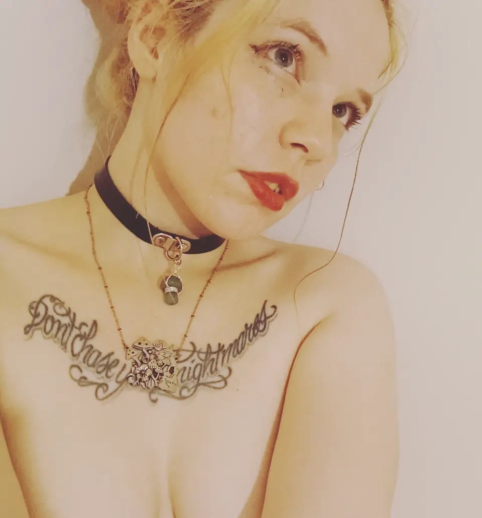 disastersdamsel's tweet photo. || kind of love how many guys who called me ugly in school and dared their friends to ask me out as a prank now message me bc I post pictures like this and they don't think that anymore. https://t.co/BqS1VYqLBf