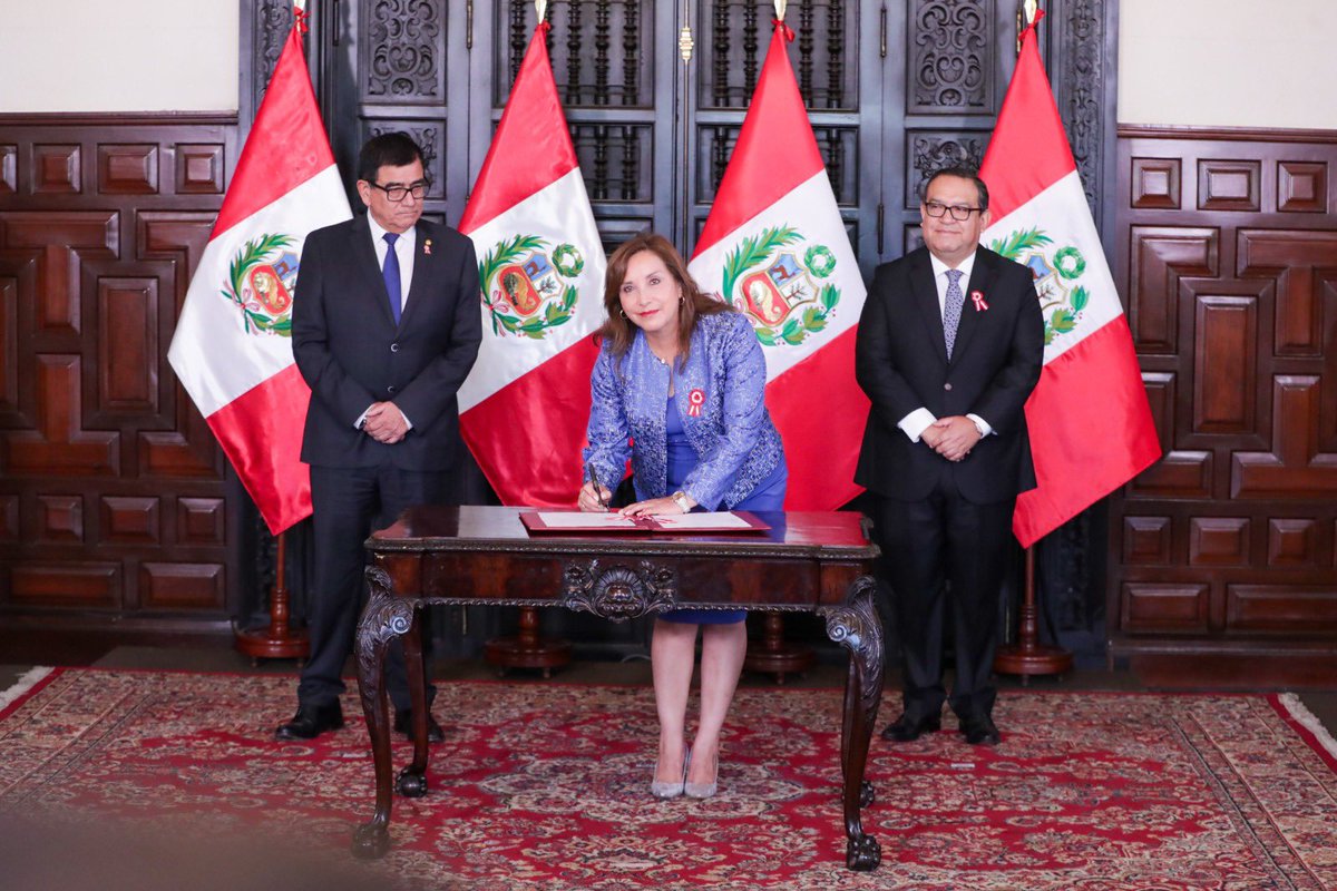 AlbertoOtarolaP's tweet photo. Hoy se inicia una reforma profunda en el proceso de construcción en el país. Con la firma de la ley que crea la Autoridad Nacional de Infraestructura - ANIN atenderemos la cartera de grandes obras que requiere la población y permite cerrar brechas sociales. https://t.co/D45T9VPeYs