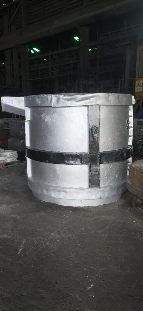 VENALUM_CVG's tweet photo. Departamento de Varillas y Refractarios de CVG Venalum, culmina la reconstrucción  de crisol rociador de ánodos, en aras de mejorar los procesos productivos de la reductora.

#VenezuelaCapitalDeLaPoesia 
#PuroAluminioVenezolano
@burrundangac 
@CVG_Oficial 
@Hectorsilvavzla https://t.co/DWYErno3XD