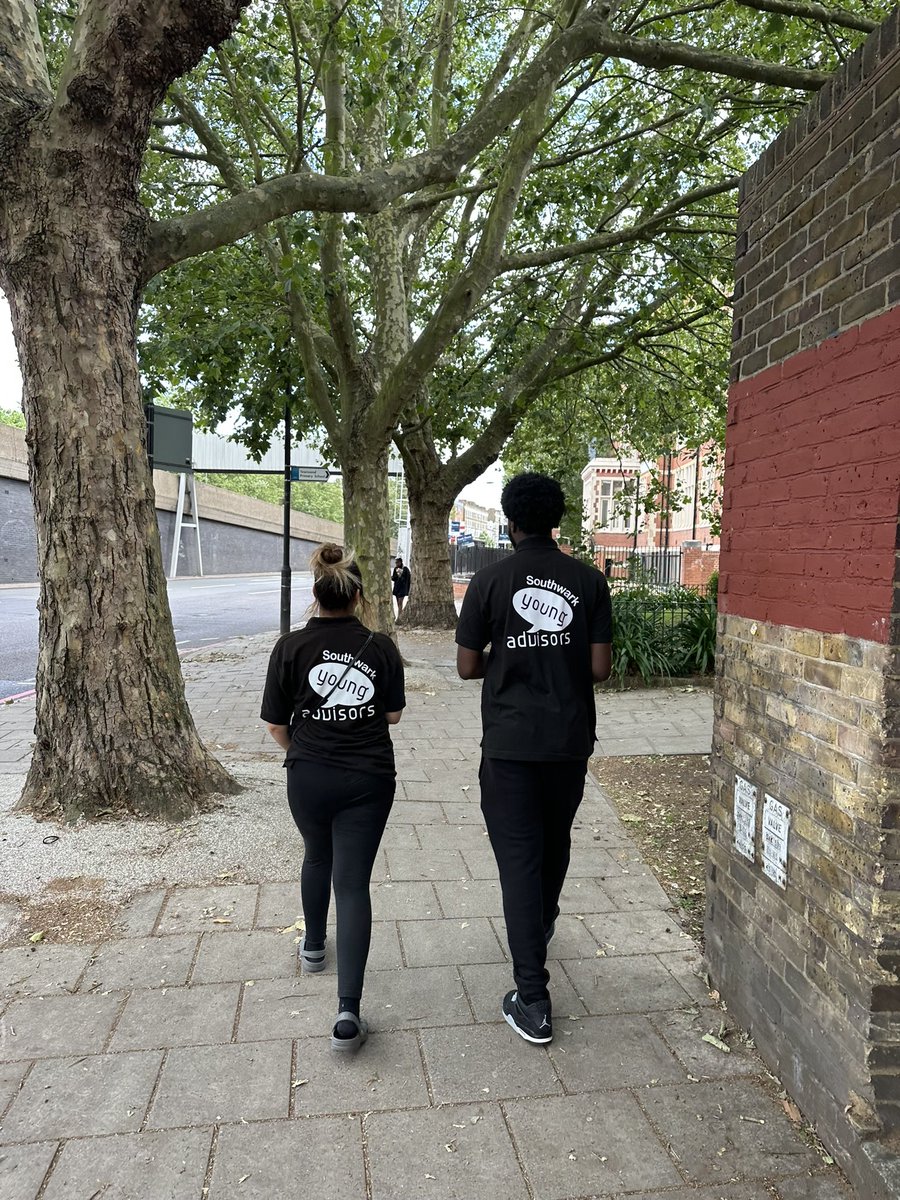 SouthwarkYAs's tweet photo. Our @StreetBaseTeam’s have been out across Southwark today engaging with students of various schools and signposting them to positive activities, opportunities and support! We are out till 8 and will be back out tomorrow 3-9pm #YoungAdvisors #Streetbase #SummerHolidays #StaySafe https://t.co/9N0uXD2FDs