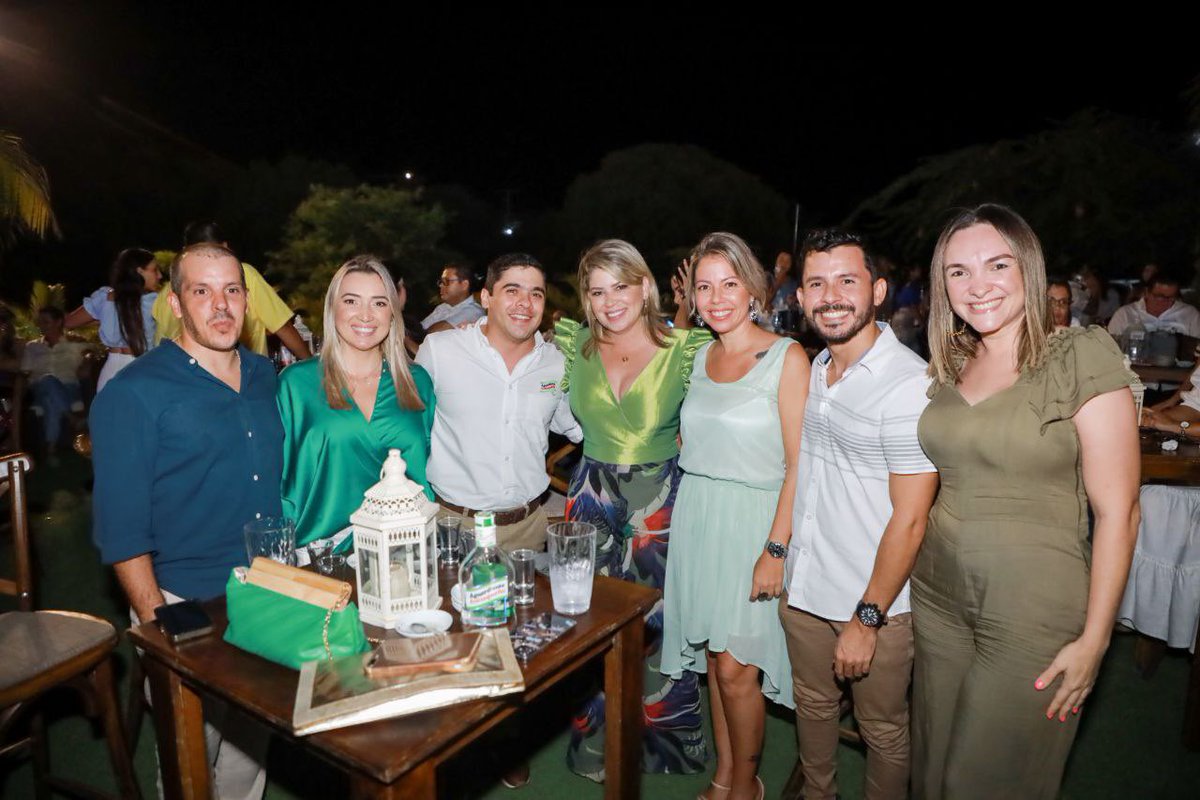 VirnaJohnson's tweet photo. Presentamos a diferentes gremios y empresarios la programación de la Fiesta del Mar 2023,  esta es una gran oportunidad para aumentar los ingresos en los diferentes sectores de la ciudad, especialmente en el turístico. 

Es una celebración para todos y gratuita, que permite dinamizar la economía, por eso seguimos fortaleciéndola para que cada vez atraiga más visitantes nacionales, internacionales e inversionistas.
