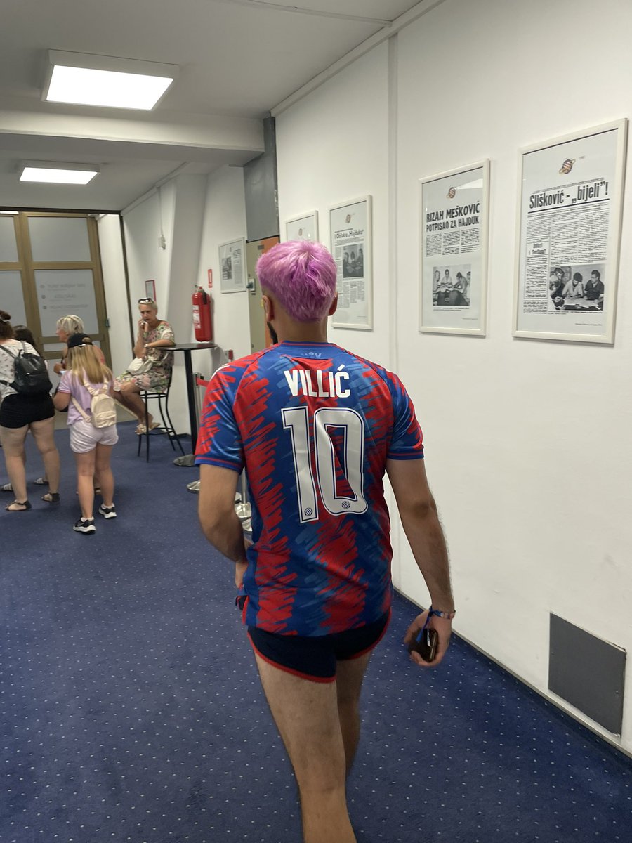 AraudSylvain's tweet photo. Flash info !!! Là panthère Rose envoie Livaja à la retraite et signe en faveur du Hajduk Split 🇭🇷🔴🔵 https://t.co/NVlnZg5Ci2