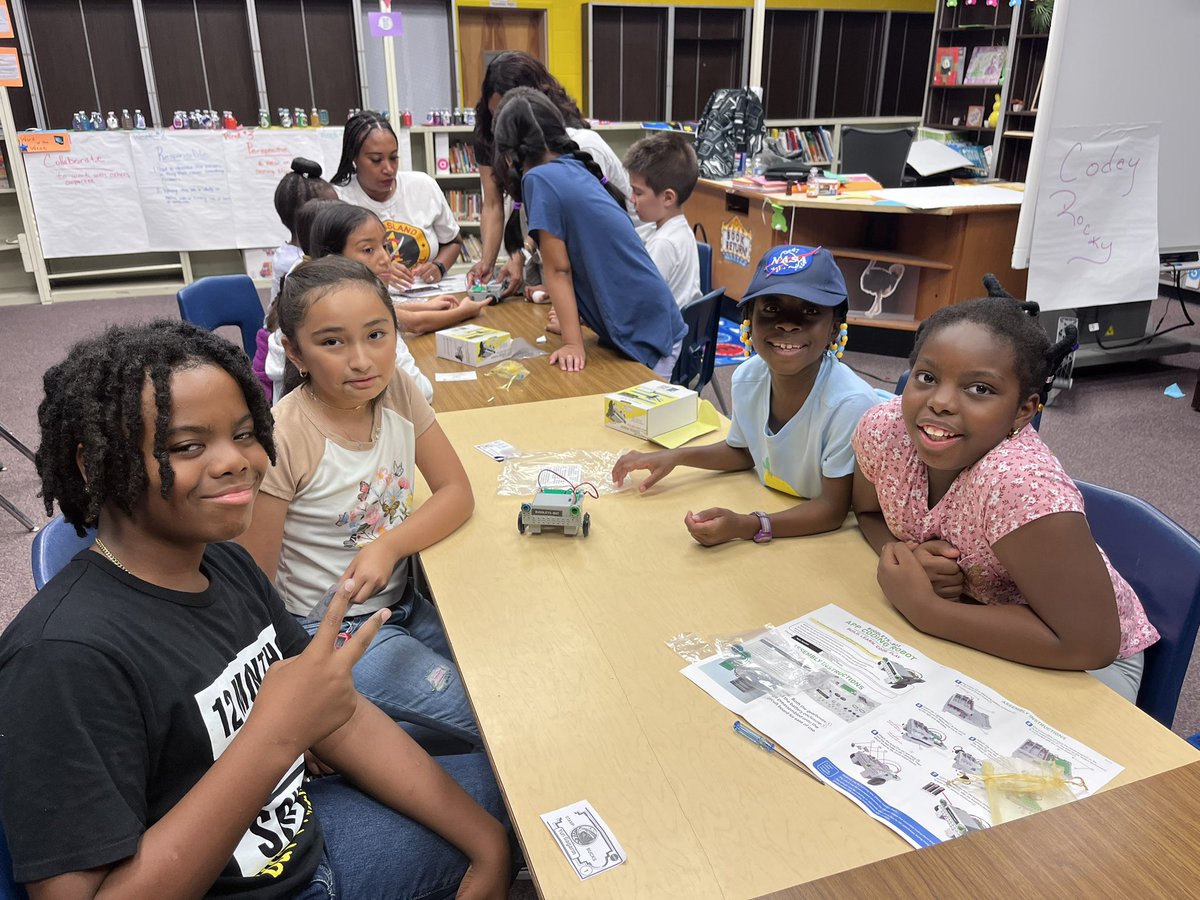 StampCampCG23's tweet photo. Meet Buddy! Cadets assembled,  programmed, and named their robot! Thanks Jacob’s Engineering! 🤖🚀🛰️👩🏾‍🚀 Check out the video to see how these engineers interacted with Buddy! @NASA @Title1_PGCPS @pgcps @MillardHouseII https://t.co/Ipn6YWlT5T