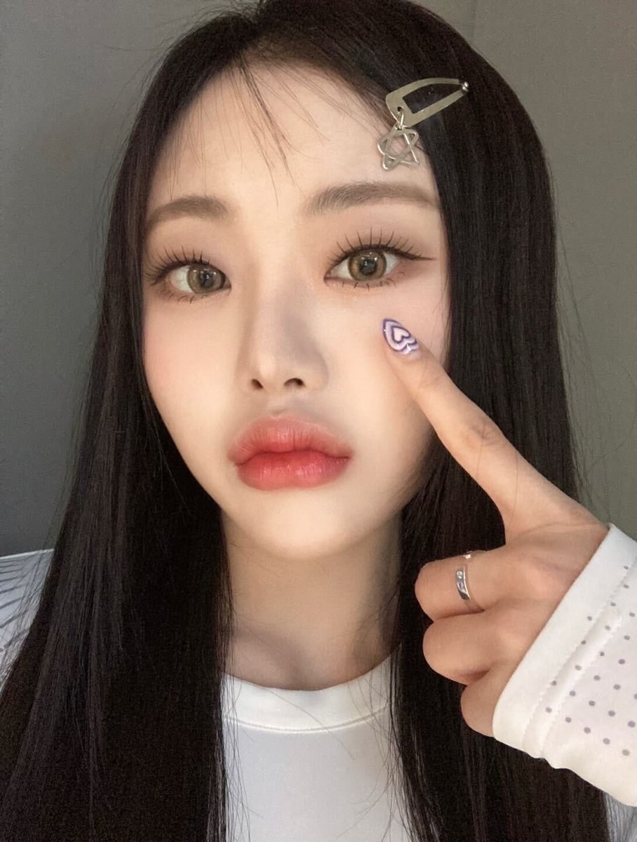 <a href="/Billlieofficial/">Billlieofficial</a> [230720] Atualização da Sheon no twitter do Billlie. 

[#션] cuidado com o frio do verão em Belllie've 😷💟💟💟

#Billlie_Letter
