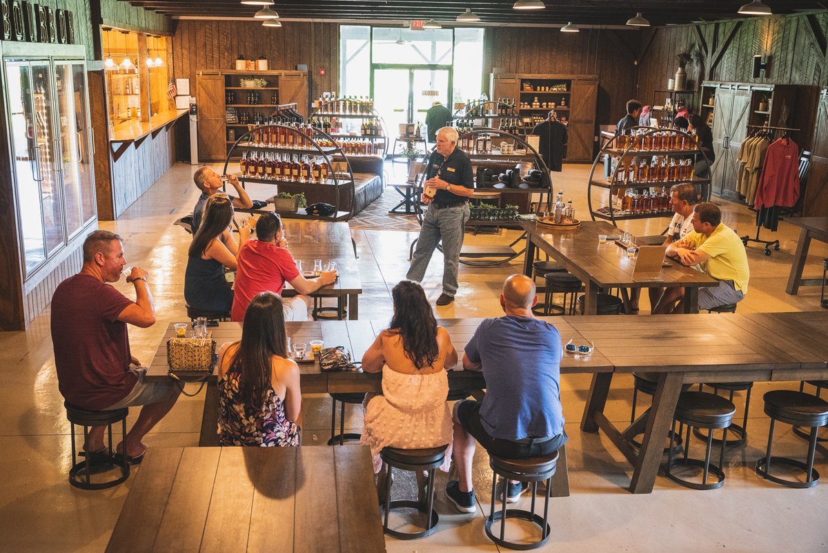 visitbardstown's tweet photo. There's nothing like learning about bourbon with your friends 😋👍
Book your tour today!
#VisitBardstown #PreservationDistillery https://t.co/mMMOwb1XAw
