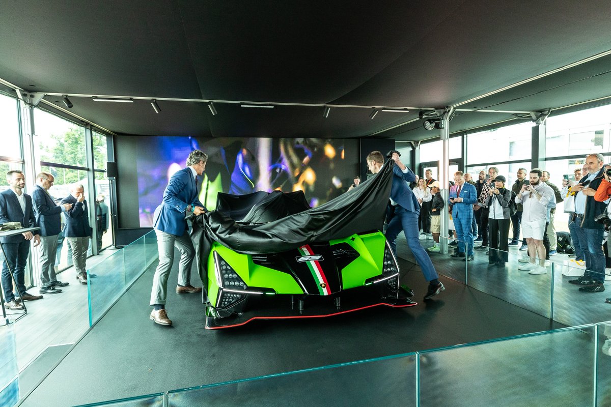 SCMotorsportIns's tweet photo. This snap of the unveil of the #Lamborghini LMDh at the 2023 #Goodwood Festival of Speed is enough to tell us, it looks amazing!

#GoodwoodFOS #Goodwood https://t.co/CgUIylqm0o