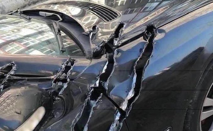 AdvoBarryRoux's tweet photo. Your husband sleeping with another woman using his own private parts doesn't give you any rights to do this to his car! https://t.co/LFWbC6xFA1