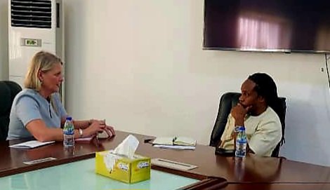 <a href="/UKinSierraLeone/">UK in Sierra Leone 🇬🇧🇸🇱</a> HC <a href="/LisaJChesney/">Lisa Chesney</a> and I agree that the relationship between Sierra Leone 🇸🇱 - 🇬🇧 UK is robust and enduring enough that we may agree to disagree, but fundamentally, we share common values on transparency, democracy and strengthening governance institutions. 🤝
