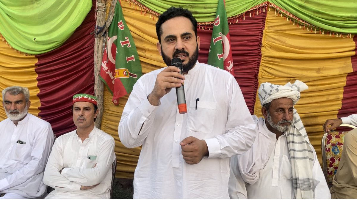 TehsilMayorPTI's tweet photo. بنوں:
تحصیل چئیرمین پیر کمال شاہ نے خوف کے سارے بت تھوڑ دئیے تحصیل میریان سطح پر پی ٹی آئی کی اہم مشاوراتی میٹنگ بلائی جسمیں عہد کیا گیا کہ تکلیف کے اس گھڑی میں اپنے لیڈر عمران خان کیساتھ چٹان کی طرح کھڑے ہیں ۔انشاءاللہ
@YarMKNiazi 
@PTIofficial 
@AliAminKhanPTI https://t.co/X5342GURe9