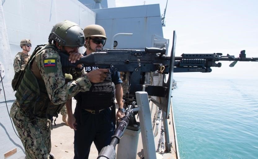 NAVSOUS4THFLT's tweet image. U.S. and partner nation personnel participate in a live fire exercise aboard USS NEW YORK (LPD 17) during #UNITASLXIV. Hosted this year by @ArmadaColombia UNITAS brings together forces from 20 partner nations. #MaritimePartnerships #Interoperability #Teamwork #MaritimeSecurity