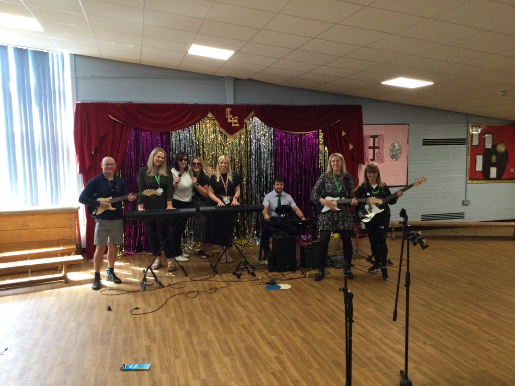 This secret band had been practising behind closed doors for weeks before the big surprise performance. It is safe to say that the staff were more nervous than the children but what a lovely way to end the summer concert.🎵 #manicstreetteachers #finalcountdown
