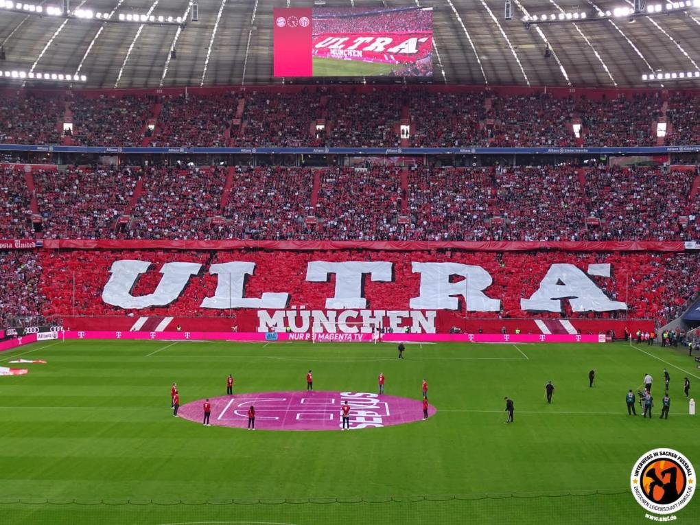 UltrasGerman's tweet photo. 20 Jahre Schickeria München🔥
(29.10.2022)
gegen Mainz 05
#FCB https://t.co/tTS71wsNFt
