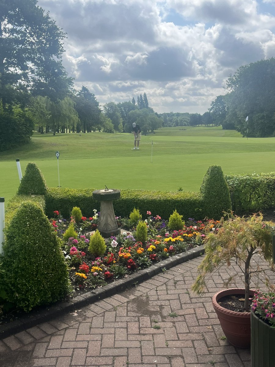 DTGOLFCLUB's tweet photo. Fancy a round of golf at Dore &amp; Totley? Why not take advantage of our happy hour deals! 

Midweek 1:30pm - 3pm 
£25 Per person 
£90 for a 4 Ball 

To book your tee time online please follow the attached link https://t.co/SDeshRDspG https://t.co/1oMVRVTz5t