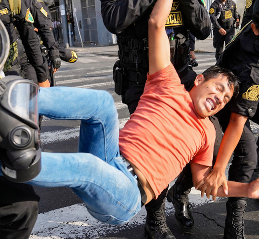 ezequiel3745's tweet photo. @larepublica_pe La que te envia a la protesta / Tú https://t.co/deiaBRnpIn