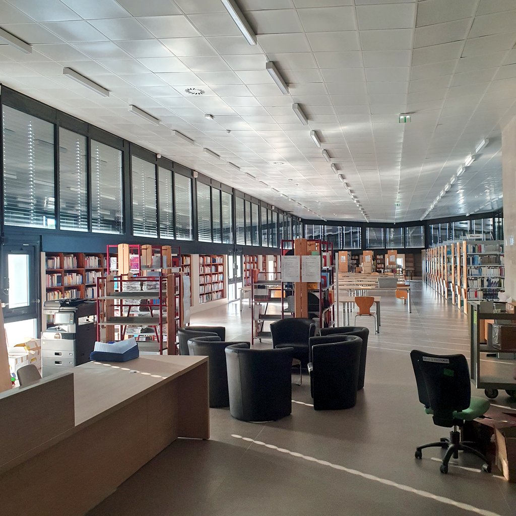 BUBMontaigne's tweet photo. 📸 #JeudiPhoto de la BU Droit-Lettres, bâtiment phare du campus de Pessac avec :
▫️ la bibliothèque Lettres et Sciences humaines #BibLSh @UBMontaigne (R+2, 4 et 6)
▪️ la bibliothèque Droit, Sciences politiques, Économie @univbordeaux (rez-de-chaussée)
▫️ le vaste Atrium à l'avant https://t.co/ALMgxvVH6G