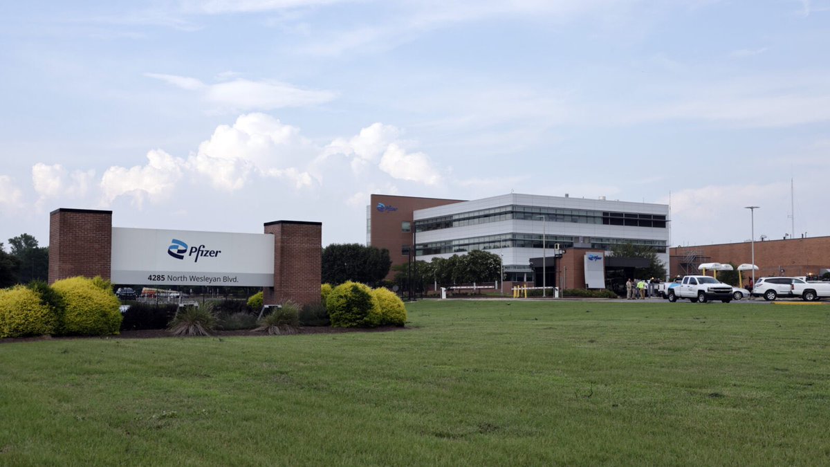 HLFrisbie's tweet photo. #EscasezDeMedicamentos #Tornados 

El día de ayer un tornado destruyó la planta de @pfizer en Rocky Mountain Carolina del Norte. Esta planta inauguradas en 1968, producía el 30% de los medicamentos inyectables que se vendían a hospitales. 

Había sido remodelada y ampliada recientemente. También producía  viales de plástico y vidrio, jeringas, botellas flexibles y semi-flexibles para medicamentos

Se espera agravamiento de la escasez de medicamentos en hospitales y farmacias no solo en Estados Unidos sino en todo el mundo