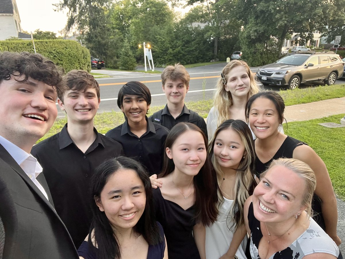 🎻🎹 Sonata Selfie! 📸✨ Cycle 1 Recital was a night to remember! 🌟 So proud of our violin sonata project team, captured in this epic pic! 🎶💖 Thanks to our incredible coaches @saritakwok_violin and @cpliszka for guiding us through this musical journey. 🎵🌠