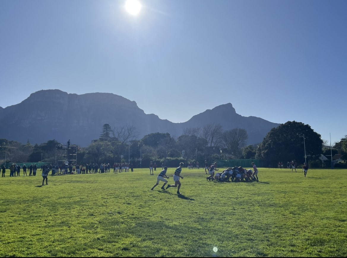 Day 14🇿🇦🏉- Morning started off at the top of Table Mountain with some stunning views, before heading down to the foot of the mountain to play against <a href="/WynbergBoysHigh/">Wynberg Boys' High</a> 🚠⛰️

Huge thanks to <a href="/anjapotze/">Anja Potze</a> for sponsoring the tour polos! 

🔴🔵

#KSWRugby | <a href="/Old_Vigornians/">Old Vigornians</a> | <a href="/NextGenXV/">NextGenXV</a>