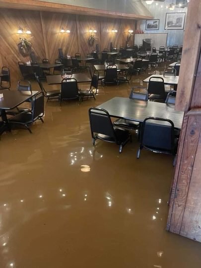 Lew_Jetton's tweet photo. Scenes from Fulton, KY Wednesday. ⁦Downtown including inside The Keg restaurant. ⁦@NWSPaducah⁩ #pahspotter https://t.co/L7EVzimIgm