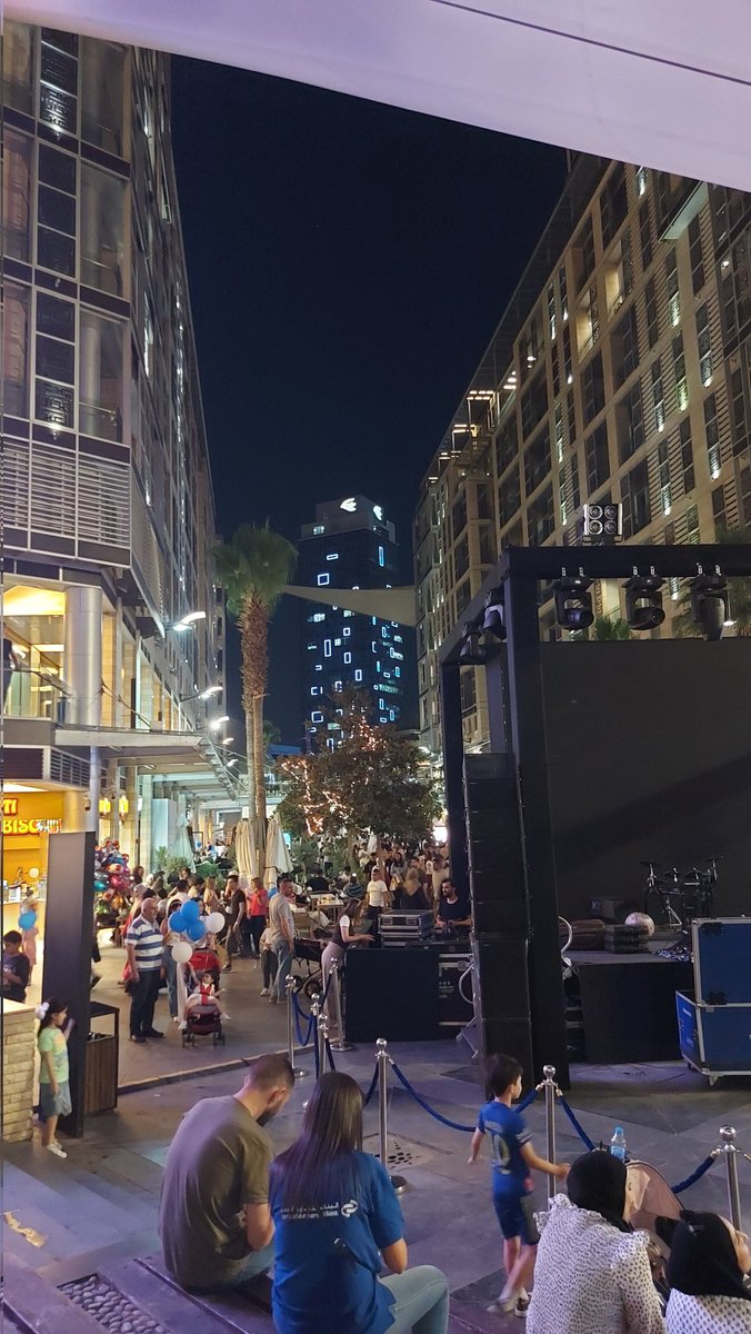 ســـتعلّمك الـــحياة .. 
أن أكـــبر خــطأ يصـــدر منّـــا حيـــنما 
نگــون گالـــگتاب الـــمفتوح
فــــ يـــقرأُنا كـــل مـــن إقـــتـرب ..
 فالبـــعض يســـتهين بالســـطور،
و الـــبعض الآخـــر يســـيء الـــفهم ..
 وَ الـــبعض لا يفـــهم بتــــاتـاً