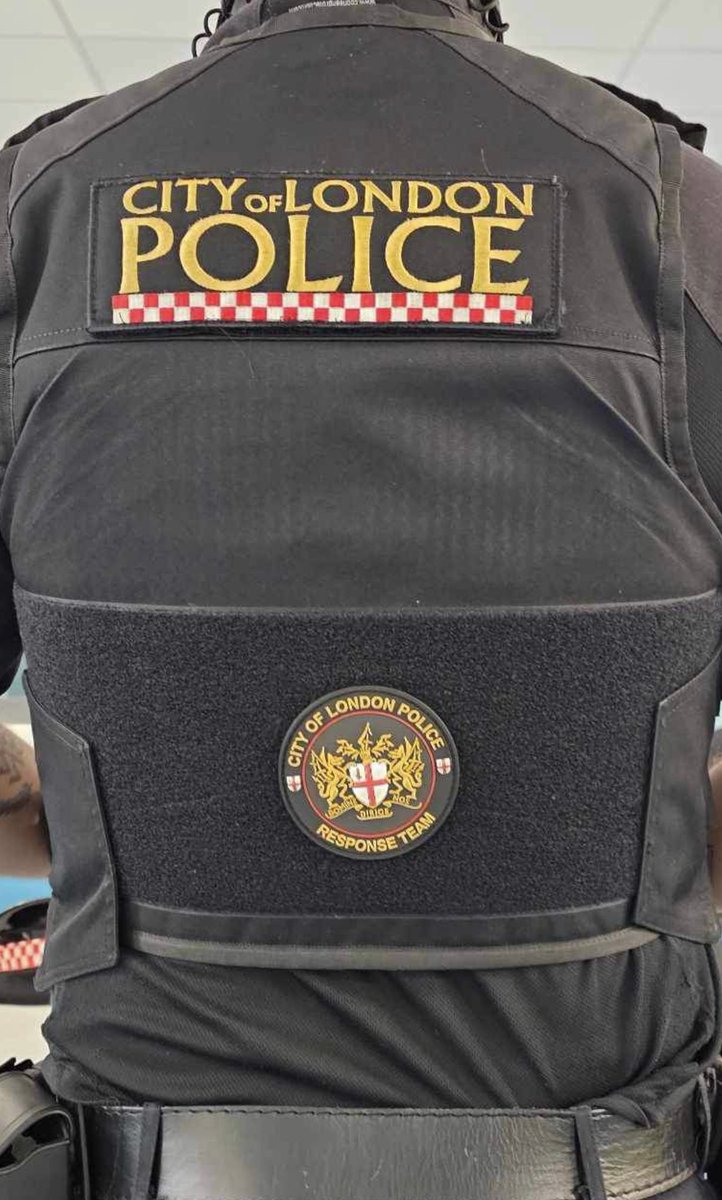 Our City of London Police Response team patches are out ‘n’ about now! Looking great 😁
#cityoflondonpolice #police #cityoflondon #london #policepatch #bishopsgate #stpaulscathedral #moorgate #responsepolice #emergencyresponse #responseteam