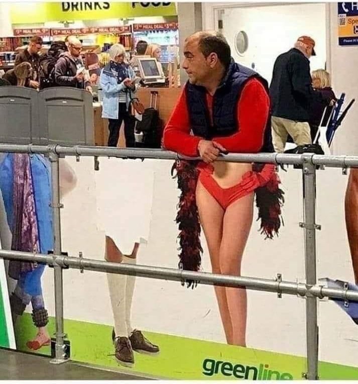 zainabtheghost's tweet photo. It's Important To Know Where You Stand 😂 https://t.co/DejVphJQX5