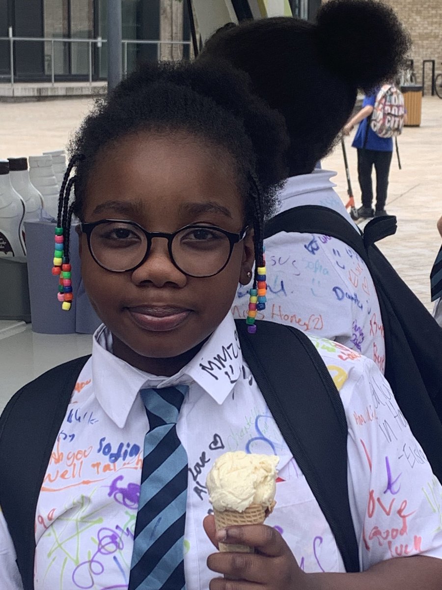 StMarys_SW8's tweet photo. A special end of term treat enjoyed by all. #icecream https://t.co/Kp7aS56zzt