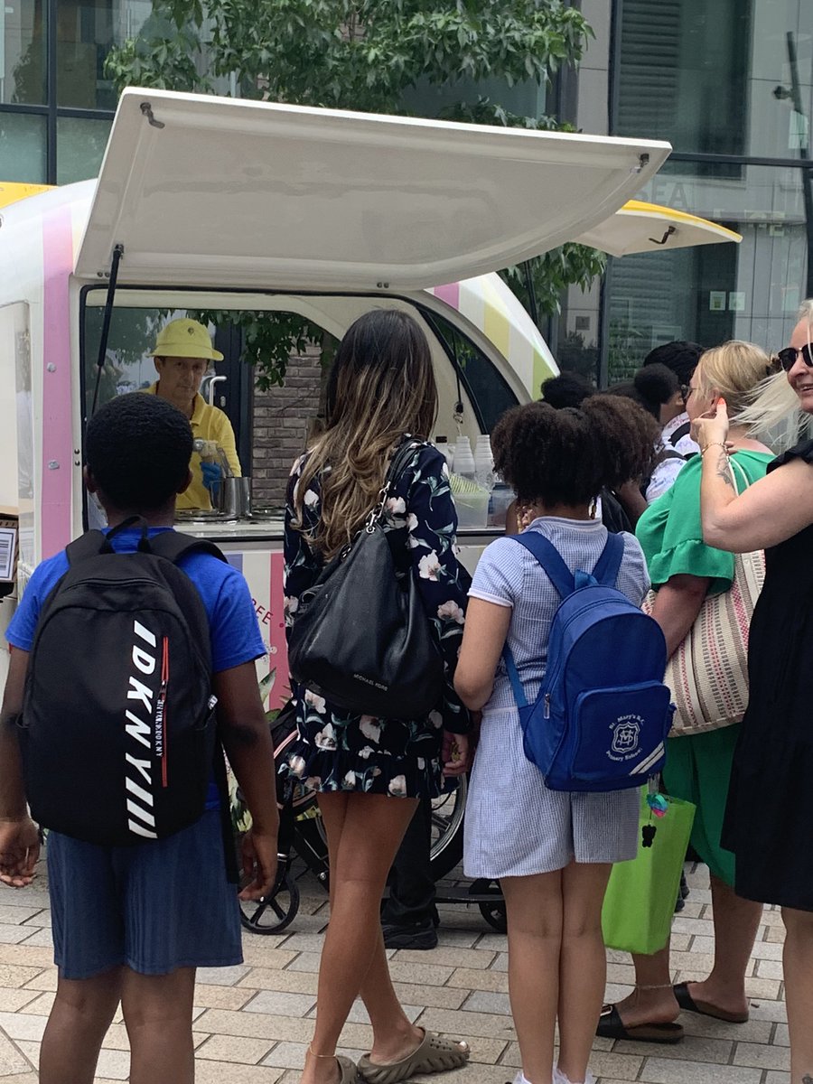 StMarys_SW8's tweet photo. A special end of term treat enjoyed by all. #icecream https://t.co/Kp7aS56zzt