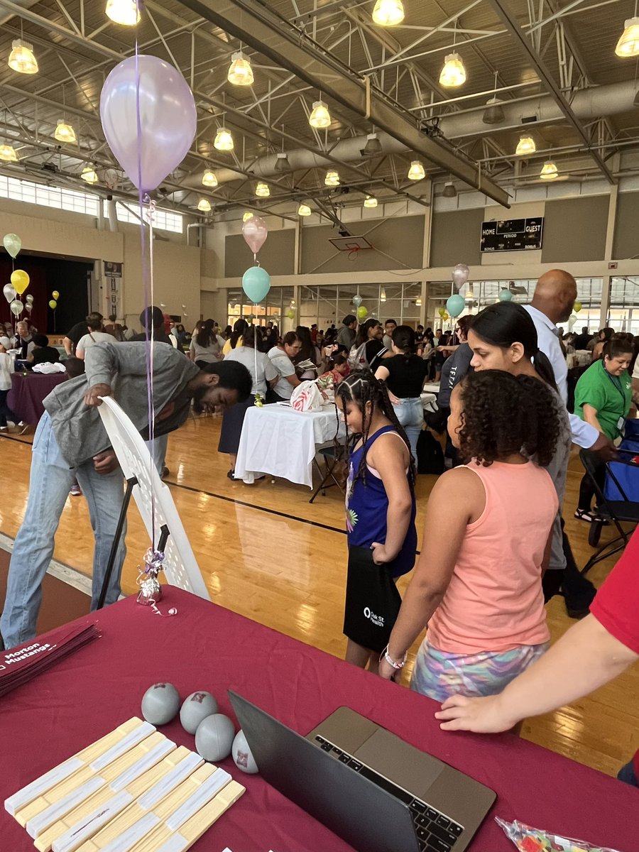 Morton201's tweet image. The Back to School Program located at the Cicero Community Center earlier this week was a great success.There were free school/sports physicals, free school supplies &amp;amp; giveaways! 

To make sure you don’t miss future events, follow us on all our socials!

#mortonpride #morton201
