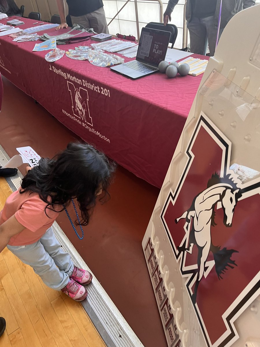 Morton201's tweet image. The Back to School Program located at the Cicero Community Center earlier this week was a great success.There were free school/sports physicals, free school supplies &amp;amp; giveaways! 

To make sure you don’t miss future events, follow us on all our socials!

#mortonpride #morton201