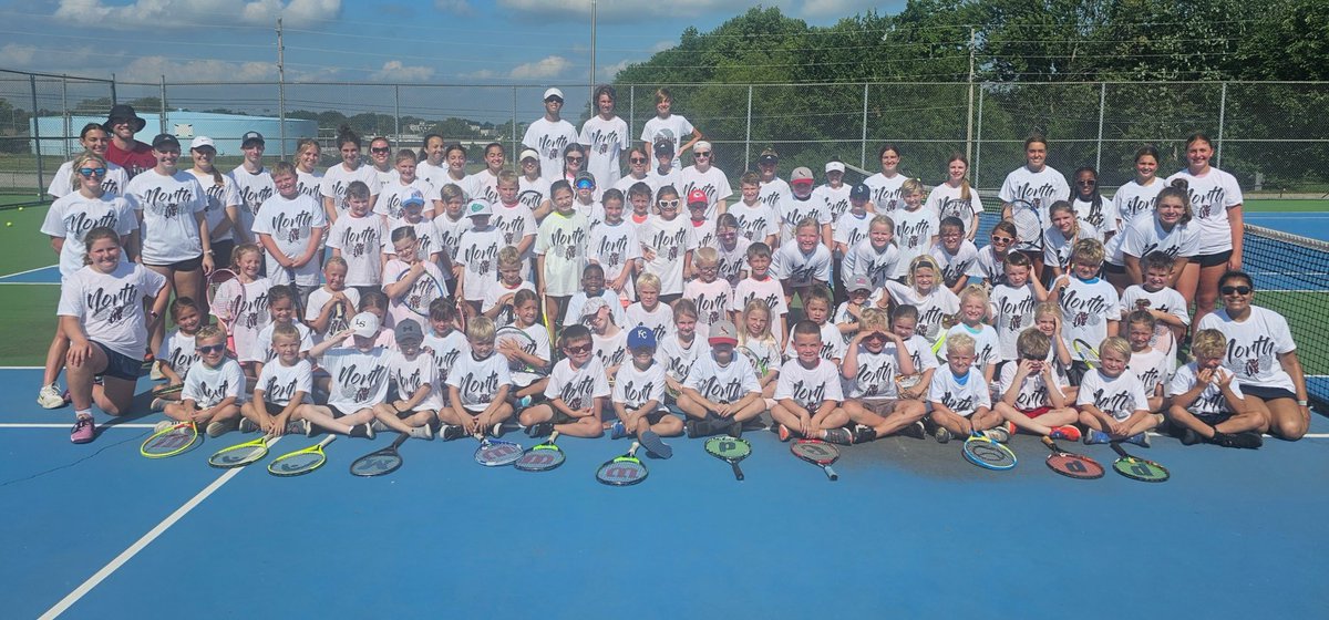 lsntennis's tweet image. A big THANK YOU ❤️ to all 225 kids joining the fun at BRONCO TENNIS CAMP this week! 🎾  A special shoutout to all our HS and Alumni who teach and encourage the next generation of tennis players.  #LSNtennis #LiveTheCode
