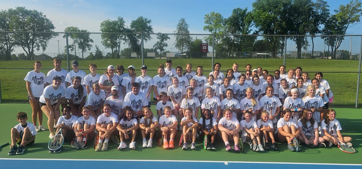 lsntennis's tweet image. A big THANK YOU ❤️ to all 225 kids joining the fun at BRONCO TENNIS CAMP this week! 🎾  A special shoutout to all our HS and Alumni who teach and encourage the next generation of tennis players.  #LSNtennis #LiveTheCode