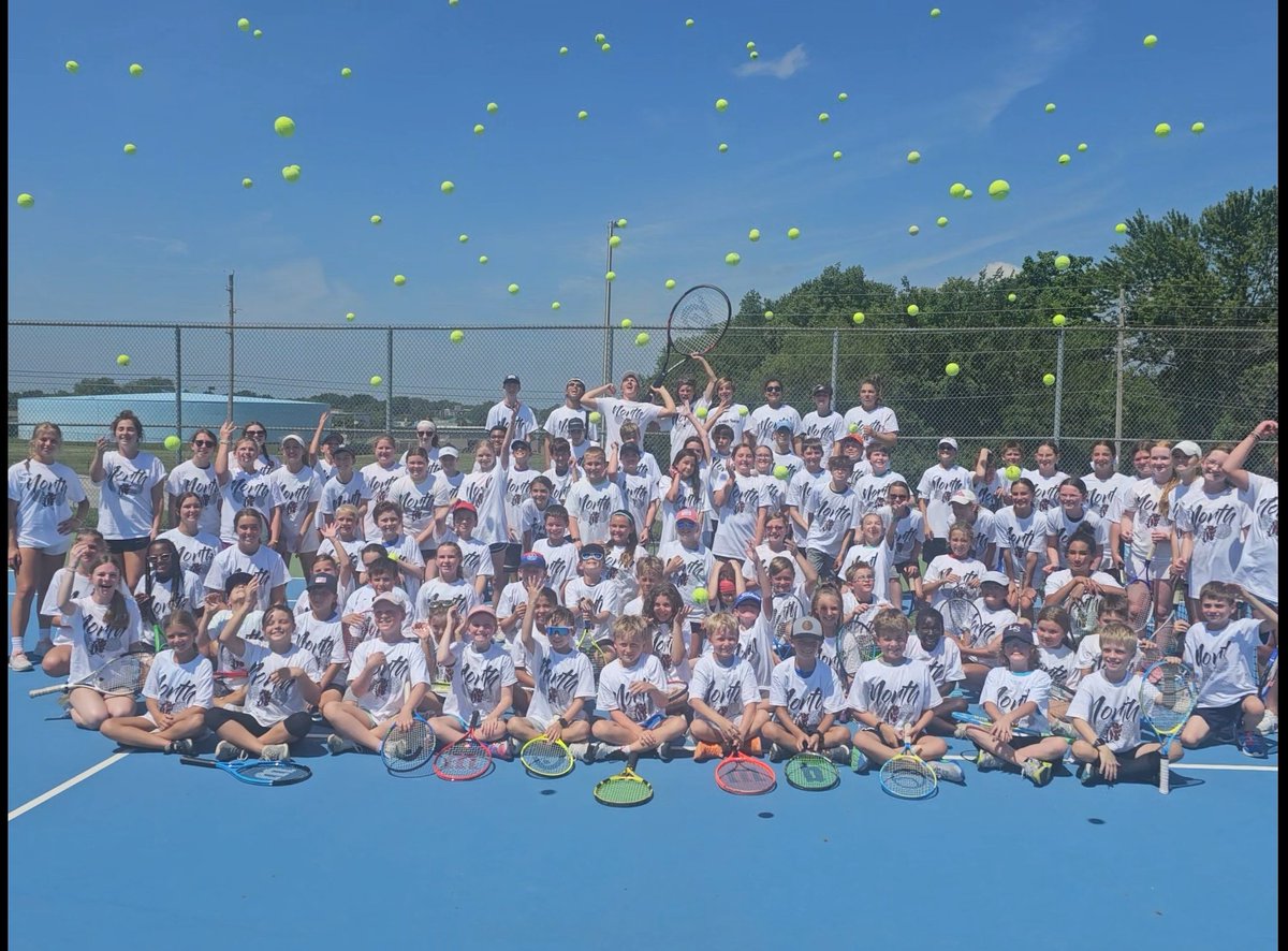 lsntennis's tweet image. A big THANK YOU ❤️ to all 225 kids joining the fun at BRONCO TENNIS CAMP this week! 🎾  A special shoutout to all our HS and Alumni who teach and encourage the next generation of tennis players.  #LSNtennis #LiveTheCode