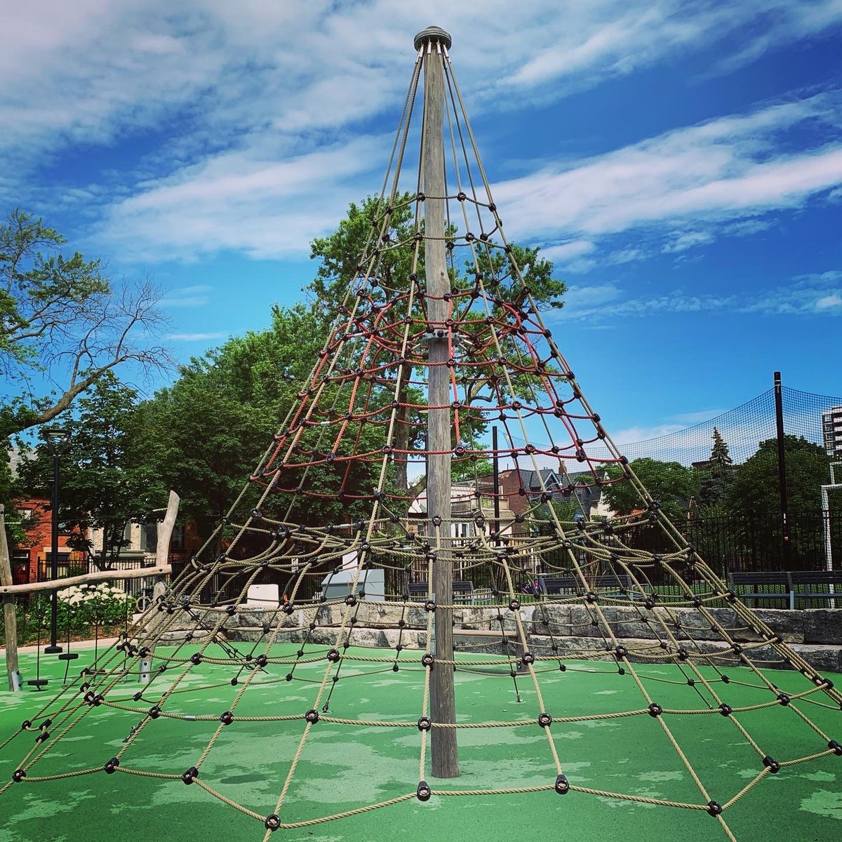 DanforthDad's tweet photo. --->https://t.co/LGTrlmTzSk<---NEW REVIEW: the new Robert Street Park playground in the Annex is good from far, but far from good. https://t.co/NjR1MJqdG5