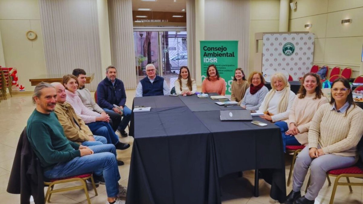 ramcc_ar's tweet photo. 🙌🙌 #CambioClimático: @MuniRafaela realiza su plan de mitigación 🙌🙌

Se presentó el Inventario de GEI y se compartió el Plan de Mitigación (PM IGEI), con la proyección hacia el 2030.

💡Te invitamos a leer la nota completa: https://t.co/EgEMMt4ptk

#RAMCC2023 #MunicipiosRAMCC https://t.co/Q0xRwLzRtH