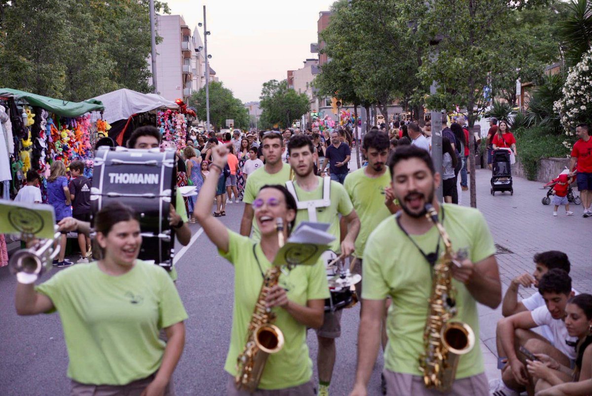 Ei que seguim aqui! Encara no hem marxat de vacances.  La festuqueta no descansa 🤘🏼🤘🏼🤘🏼
⚠️ Retratats a PALLEJÀ, que vaya festasses que es monten!! ⚠️
.
.
.
#festucs #lafestu #festuquilla #bb #pic #lleida #lleidatanament #xaranga #charanga #brassband #delleida #festa #brass