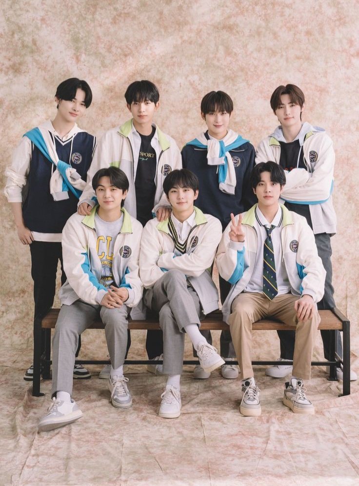 jkdml_'s tweet photo. ↪ Hybe descendants school • RPG

Os descendentes de monstros, vilões e príncipes se encontram em uma escola para fins de ajudar seus alunos a aprender controlar seus poderes e habilidades, bem como a se tornarem líderes de seus respectivos reinos. 
+ https://t.co/Jf3uliSPBL