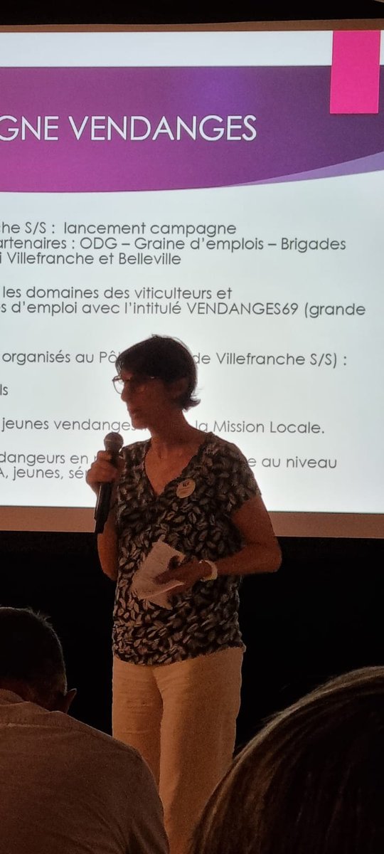 #Vendanges2023 les recrutements c'est parti !
Pôle Emploi Villefranche S/S et Belleville présents aux côtés des 50 viticulteurs présents lors de l'assemblée générale de L'ODG des crus du Beaujolais et Beaujolais village . 
@poleemploi_ara <a href="/J_Sanfilippo/">Joseph SANFILIPPO</a> @GallCecile