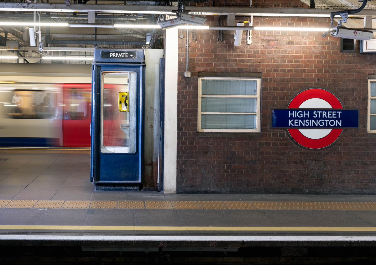 Some solid metal K8 phone boxes listed.! Designed by Bruce Martin in the late 60’s.
Images 
Chris Redgrave, 
©️Historic England Archive. 
bbc.co.uk/news/uk-englan…
<a href="/MrTimDunn/">Tim Dunn</a>
