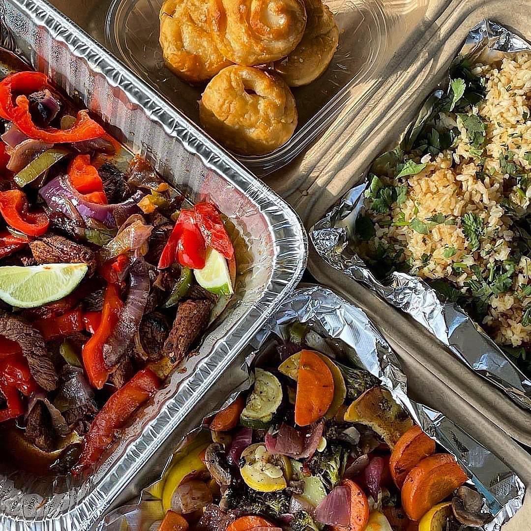 UrbanCookhouse's tweet photo. Need a hand with dinner tonight? 
👉 We’ve got Take it to the House, Dinner for 4 meals!!! #UrbanCookhouse #eatfresh #supportlocal #BuyLocalEatUrban  #dinnerforfour #farmtofiretoyou #UC  #takeout https://t.co/wpZ6QmhCLY