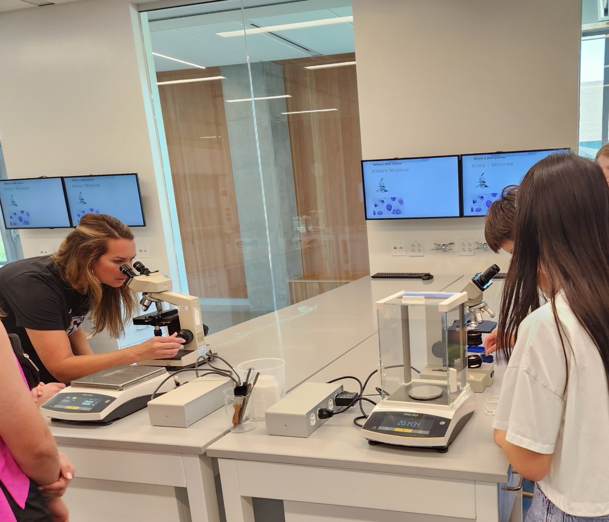 TAMUBCBP's tweet image. This week we welcomed Ms. Nikki Kram, Secondary GT facilitator of Katy ISD, to lead a group of middle school students for the STEM Summer Camp on our campus! During camp, students have a guided campus tour and participate in STEM activities with #BCBP and @TAMUChemistry!🔬