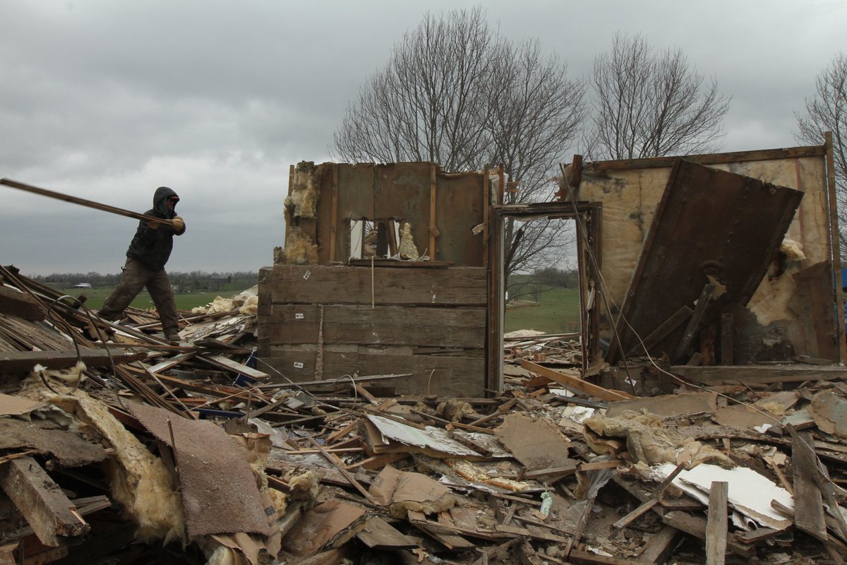 🚨TONIGHT! ALL-NEW EPISODE!🚨 The Barnwood Builders travel to Berea, KY to save an incredible log cabin built in 1795! As they peel away layer after layer of siding they discover a hand hewn masterpiece of Appalachian craftsmen!🪵

Tune in TONIGHT at 9p/8c on @MagnoliaNetwork! 📺