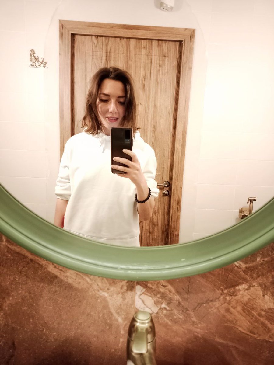 Absolutely overwhelmed with work 🤯

Just found a sec to take this selfie...But  I'm trying very hard to make time for my new painting. It's going to be something experimental  👀
And I'm about to reveal it!