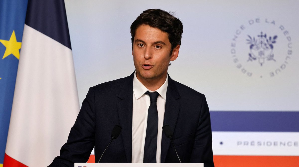 mbduvalier's tweet photo. Haïti 🇭🇹 chérie ❤️ 🇫🇷 À 34 ans, Gabriel Attal est nommé Ministre de l’Education Nationale. Ancien porte-parole du gouvernement et désormais ex-ministre des Comptes publics, le trentenaire a été secrétaire d’État rue de Grenelle, auprès de Jean-Michel Blanquer, durant le premier quinquennat.
Très proche d’Emmanuel Macron, il était à ses côtés dès la campagne présidentielle de 2017.
(source: Le Figaro)
#remaniement  💙