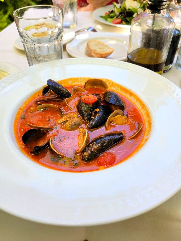 CaBiancaItalian's tweet photo. Indulge your taste buds with our Impepata — clams &amp; mussels sautéed with garlic, leeks and saffron in a tomato-based sauce. https://t.co/2DwkMILvkF